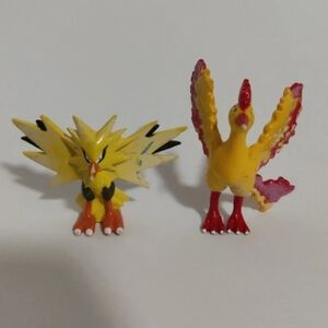 VINTAGE POKEMON FIGURES TOMY, Zapdos And Moltres